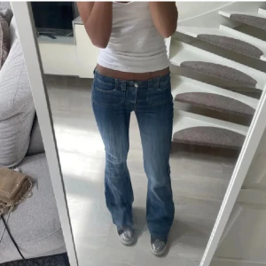 Jättefina lågmidjade jeans - Säljer dessa lågmidjade jeans (lånade bilder)
