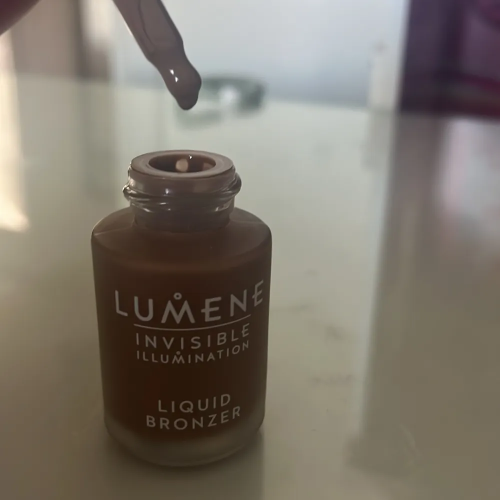 Liquid bronzer från lumene endast testad ny pris 399kr säljer för 200kr. Övrigt.