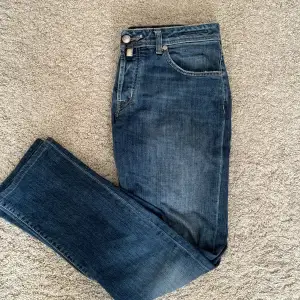 Jacob Cohen jeans i mycket bra skick i storlek 32. Modellen är 622