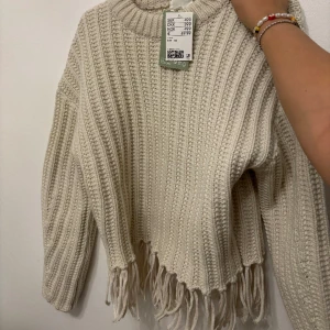 Stickad tröja - Storlek XS. Helt ny med etikett på. Kan även passa S. Nypris 499kr 