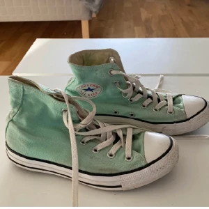 Turkosa Converse  - Superfina Converse i en turkos/grön färg 