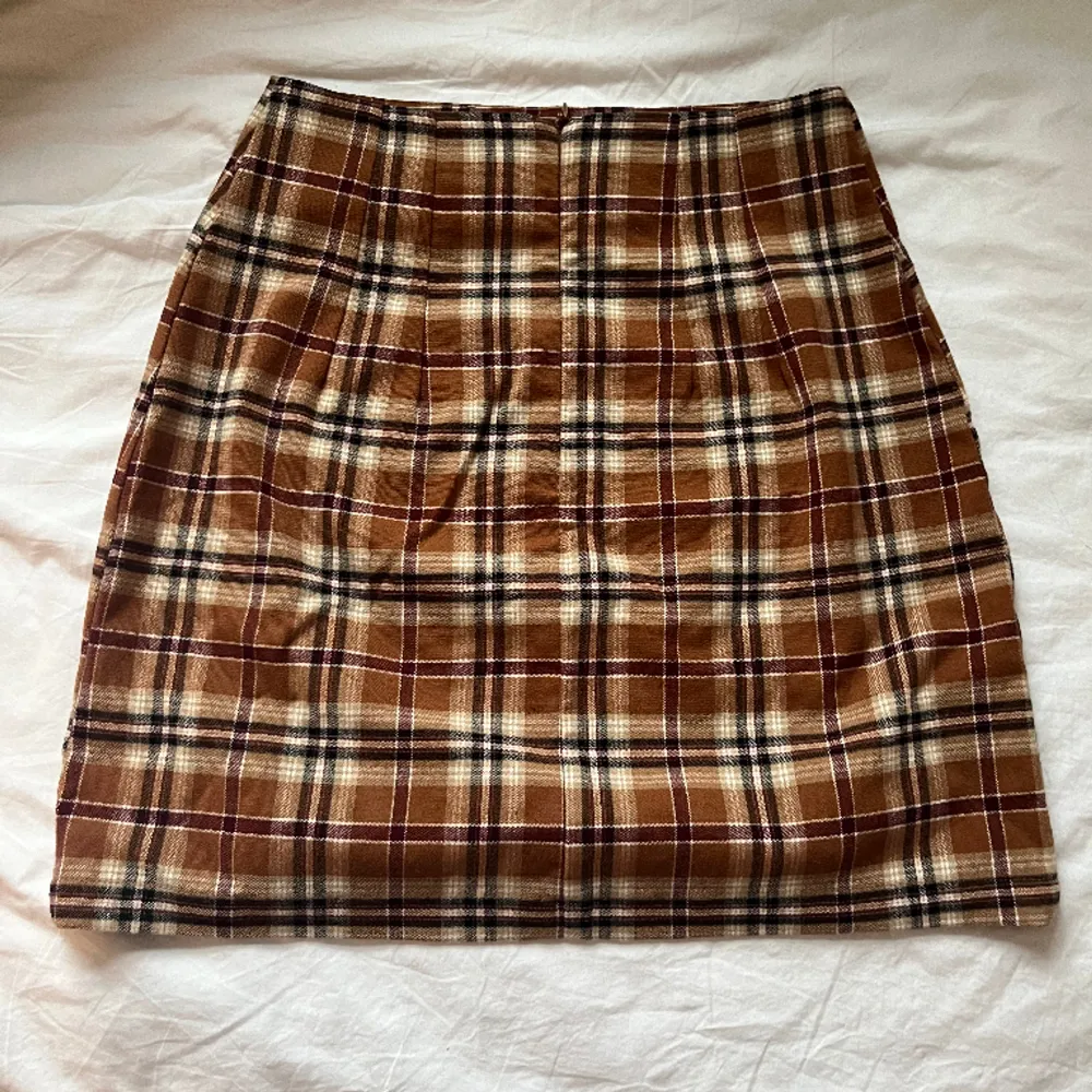 Fin rutig kjol från Brandy Melville i minilängd, endast testad. Strl One size i deras storlekar så passar XS/34☺️. Kjolar.