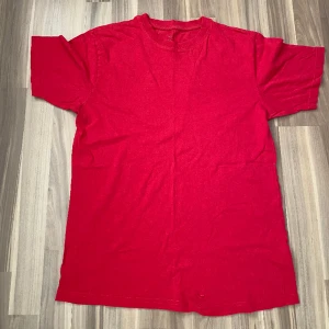 Röd tshirt - Storlek S/M !