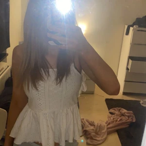 Jätte gullig blus  -  blus ! storleken är xs/s jag är 162 o den passar Perfekt på mig den är jätte gullig o passar typ till allt 