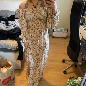 Lång sommarklänning - Fint skick, S men passar även mig som har XS bra🫶