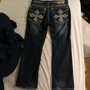 Olimp jeans - Storlek 34 midja. Säljer eftersom jag bytt stil och de används inte längre. Pris är diskuterbart vid snabb affär. Skriv till mig för mer info