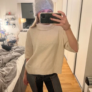 Stickad tröja - Jättefin stickad tröja med krage och Trekvartsärm!!