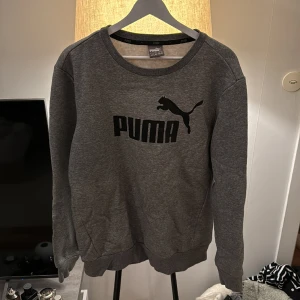 Puma Tröja - Sweatshirt från Puma. Storlek M. True to size. Har aldrig använt denna tröjan! I nyskick.
