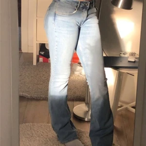 Lågmidjade jeans - Lågmidjade blåa jeans