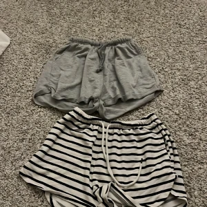 Pyjamas set - Köp en byxa för 100, två för 150 inklusiv toppen. Topp för 100kr annars. Helt ny skick. 