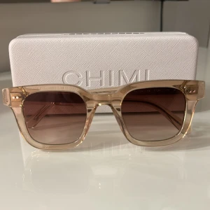 Chimis - Säljer nu mina Chimis eftersom de inte kommer till använing!! Allt på andra bilden ingår. Modellen är 04, färg Ecru. Dem är oanvända💓Nypris 1250kr!