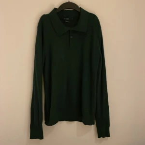 Riley tröja! Storlek S, 250 kr - Hej säljer nu min riktigt snygga Riley tröja som jag knappast har använt! Den är riktigt skön och snygg! Skick 8/10 Storlek: S