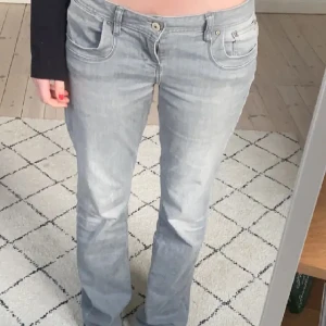 Jeans  - Gråa jeans 