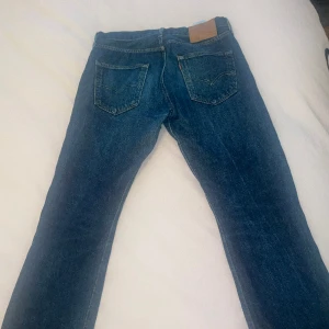 Levis jeans herr - W31 / L30  Bara andvänts en gång och är i perfekt skick ☺️! Nypris är 1200 kronor