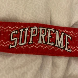 Supreme Headband - Supreme New Era Arc Logo Headband (FW17) Red Skick: 10/10 Sällsynt 