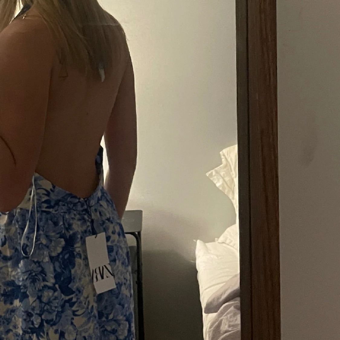 Klänning med öppen rygg  - 90