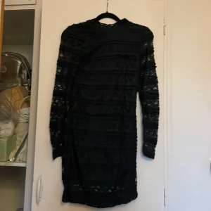 Spetsklänning - Oanvänd