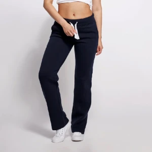 Russemerch byxor - Helt oanvända mjukisbyxor från russemerch. Säljer pga av att de är för små! Nypris ligger på 500kr🙏🏻 Kontakta innan ni köper och köparen står alltid för frakten👌🏼 Pris kan diskuteras 