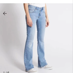 Jeans - Säljer mina jeans från lager 157. As snygga och även low waist. Fler bilder kan skickas. De är i storlek XS length full. Nypris är 400kr💞💞pris kan även diskuteras💞