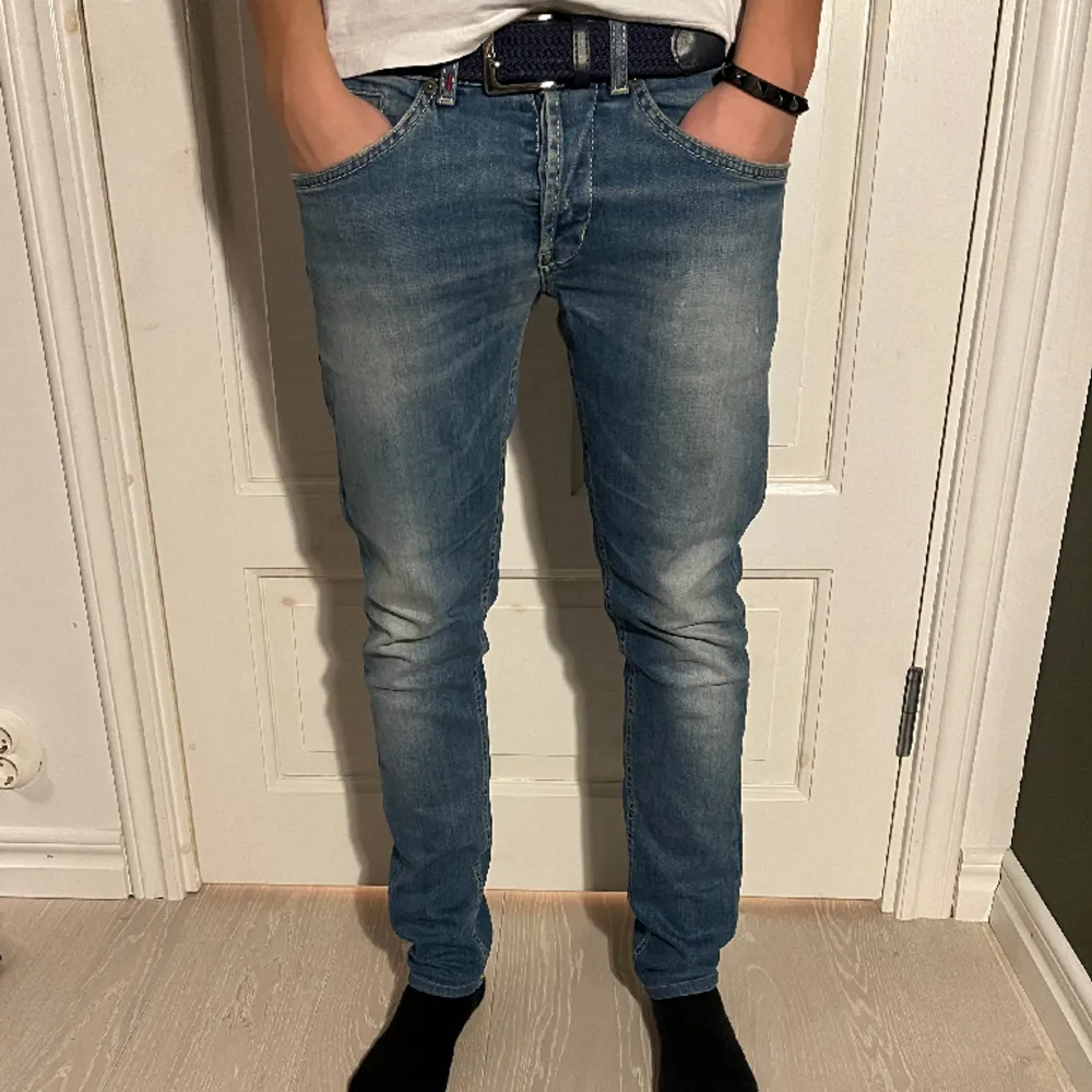 Dondup George Slim Fit - Storlek 32 - Skick 8/10 - DM för fler bilder/funderingar. Jeans & Byxor.