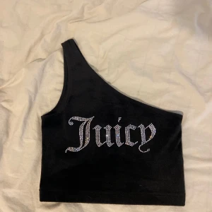 Juicy Couture topp - Oanvänd Juicy topp i perfekt skick. Supersnygg!!