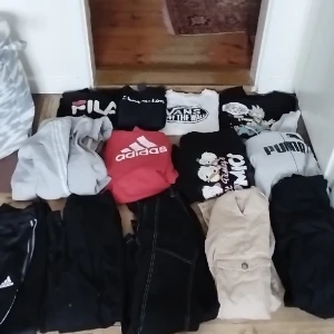Massa använda skater/märkeskläder - Massa använda, men fräscha skater och märkeskläder, dma för storlekar/priser! 🤘⚡Allt för 1000:-