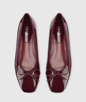 Ballerina flats - Sååå fina och populära just nu, speciellt med vinrött. Säljer för att de tyvärr är för små för mig. Helt nya, lappen kvar. 