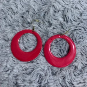 Örhängen - Oanvända örhängen i fin färg, oanvända 🌸