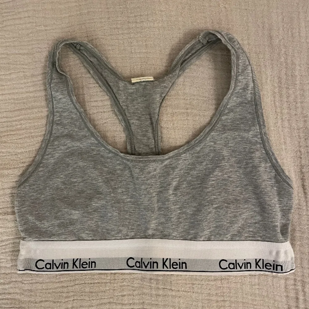 Bralette från Calvin Klein, storlek S!💗. Toppar.