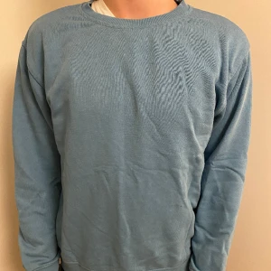 Tröja - Sweatshirt från Zara, använd fåtal gånger. Storlek 164 (13-14 år) men den är för liten för mig som är 180