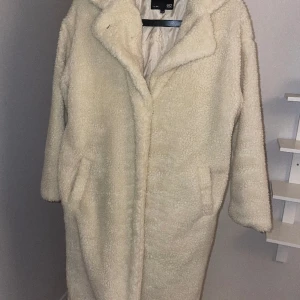 Pälsjacka fejk - Pälsjacka från lager 157 i storlek S/XS.  Ocersize modell. 