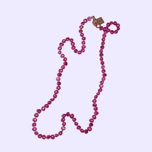 rosa pärlhalsband  - jättefint rosa pärlhalsband i äkta sötvattenspärlor köpt secondhand, tyvärr aldrig använt 🎀🩷💕