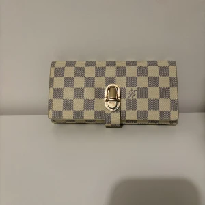 Plånbok  - Aldrig använd  Köpt för 2790kr