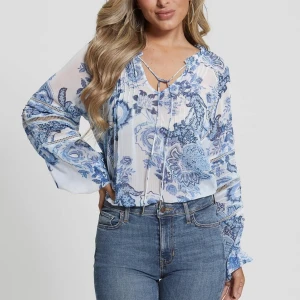 Märkesblus från Guess, stl 34 - Nypris 1399 kr. Helt ny!