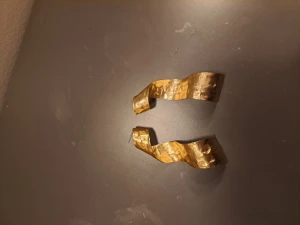 Textured earrings - Säljer dessa tillhörande örhängen för samma anledning. Köp både örhängerna och armbandet för 160 kr.💕✨️