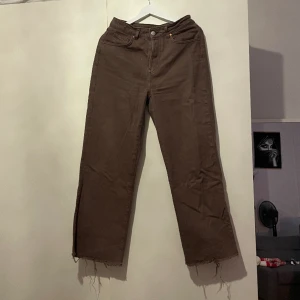 Bruna vida byxor - Använt ganska mycket. Jag är 155 och de är perfekta i längd.