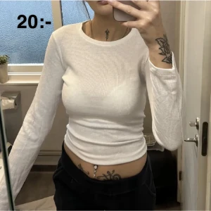 Tröja - Helt oanvänd tröja från Anna Field. Väldigt skönt och luftigt tyg. 