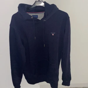 Gant Hoddie  - Använd en gång. Ny pris- 799 k mitt pris 499kr