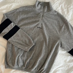 Urban Outfitters tjocktröja - Supermysig tjocktröja med krage från Urbans egna märke iets frans. Storlek S men är oversized. Gott skick!🫶