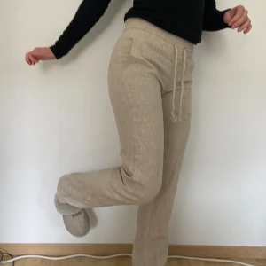 Linnebyxor från Skagen Clothing - Säljer mina linnebyxor från Skagen Clothing, då de sitter för tajt för min smak 🦢🩷 Storlek: xs  Lappen finns kvar  Nypris:799kr