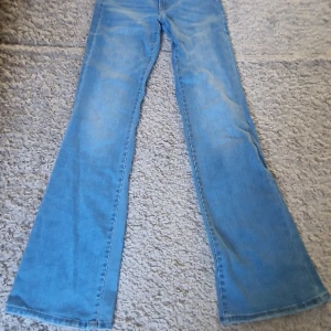 Jeans - Fina blåa jeans från only. Säljer pga av att de tyvärr inte kommer till användning. Köpare står för frakt!😍😘
