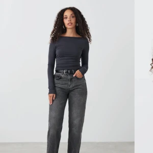 Mörkgrå top - Soft touch is Low back top från ginatricot, storlek xs, endast testad