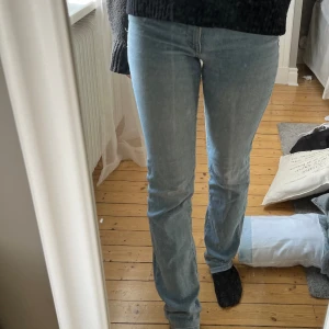 Jeans  - Från vero moda! Så bra skick!  (De är inte ränder på dom, de är ljuset) 