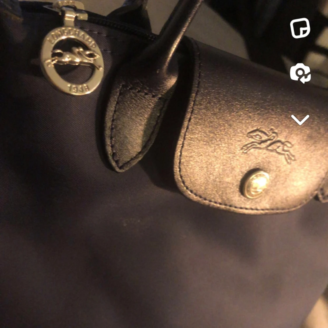 Liten mörkblå longchamp väska - 90