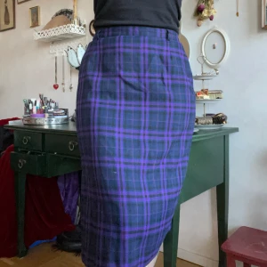 Lila Rutig kjol - Lila rutig kjol från Westerlunds, svenska vintage märke 
