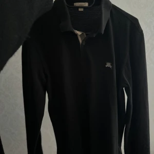 Burberry piké  - Storlek L men sitter mer som en M 