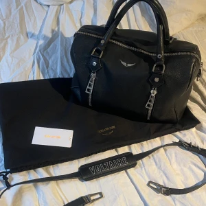 Zadig & Voltaire Sunny bag Medium - Säljer nu min så fina Sunny bag från Zadig & Voltaire i medium storleken! Så fint skick. Köpt för 5600kr🌸