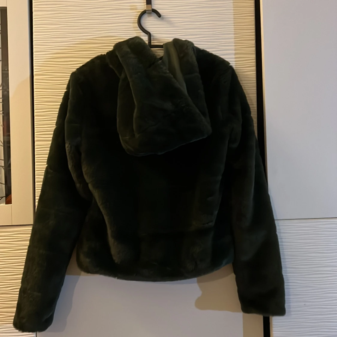 Fuskpäls jacka med luva - 90