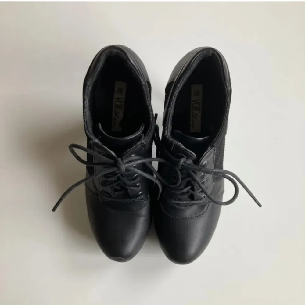 Klackskor från Vox Shoes i storlek 36. Köparen betalar för frakten🥰❤️. Skor.