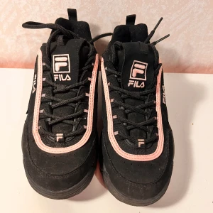 Fila tennis shoes  - Used but in good condition Fila woman shoes 